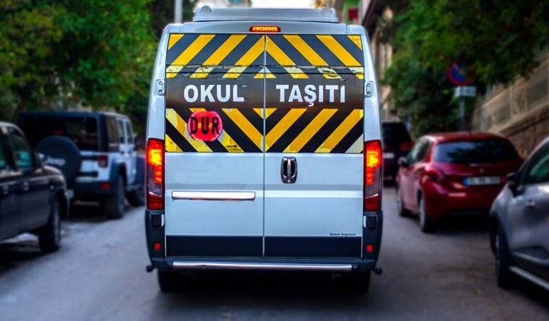 Çanakkale’de Jandarmadan Okul Servislerine Sıkı Denetim: Güvenli Taşımaya Yakın Takip