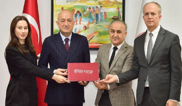 Kalkım’a 250 Kişilik Spor Salonu ve Futbol Sahası İçin İmzalar Atıldı