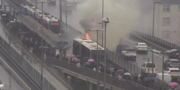 metrobus-yangini-istanbul-trafigini-felc-etti